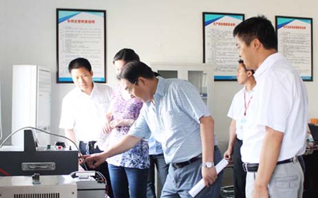 國(guó)家質(zhì)量技術(shù)監(jiān)督檢查組現(xiàn)場(chǎng)指導(dǎo)工作