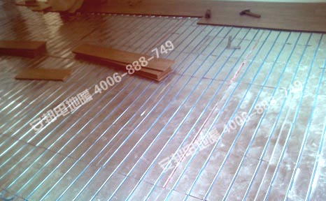 電地暖上層鋪裝木地板