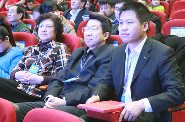 安邦電氣集團(tuán)董事長李貽連當(dāng)選